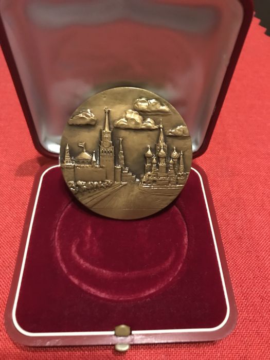 УНИКАЛЕН ПОЛУ-НОВ Комплект за колекци. на Фотоапарат ZENIT-E+аксесоари