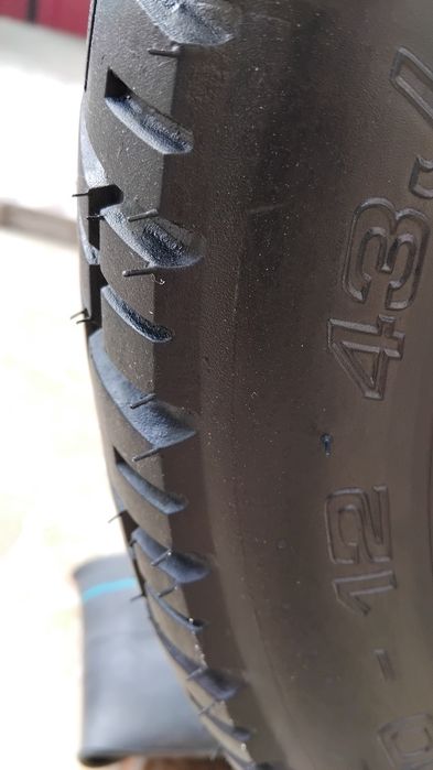 Cauciuc pentru tuc tuc triciclu plus o camera