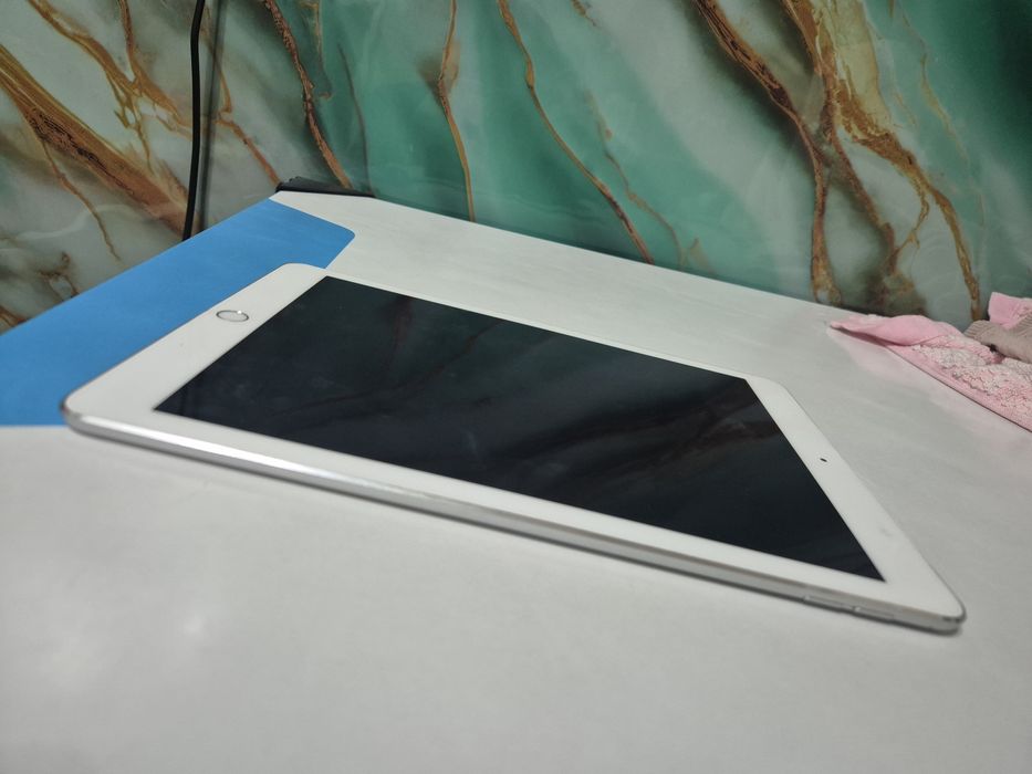 Apple iPad Pro 9.7 MLMP2LL/A 32GB