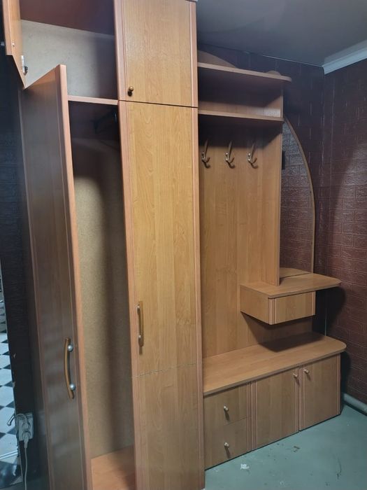 Прихожая и стол по отдельности можно вместе