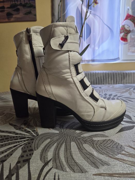 Дамски боти естествена кожа с ток