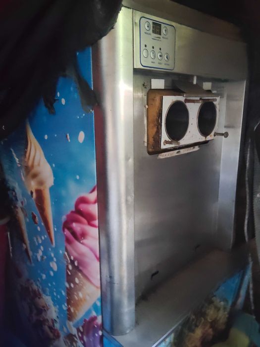 Mașina de înghețată stradală