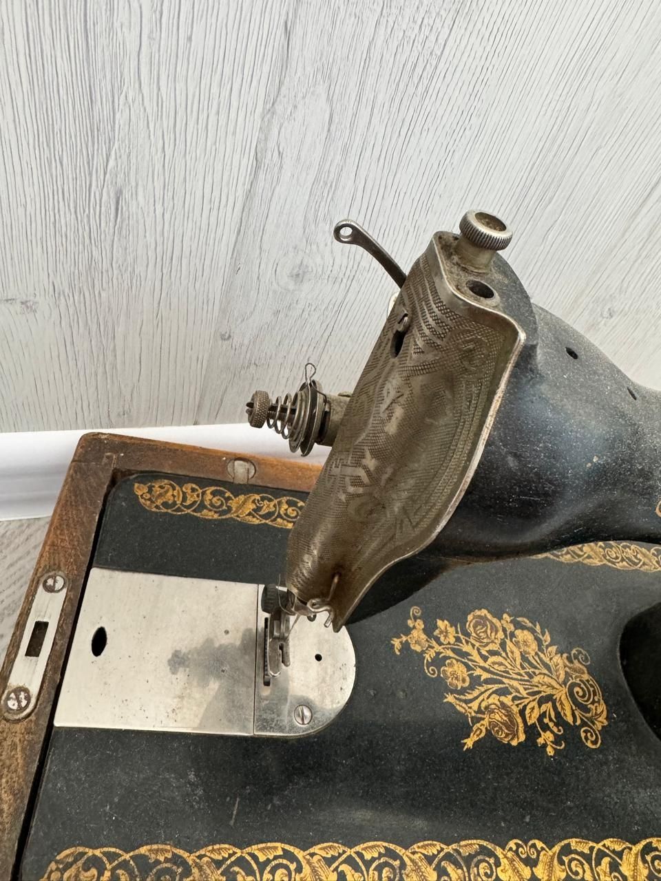 Продам швейную машинку