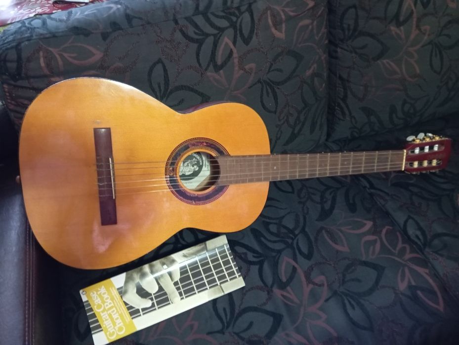 Китара Орфей, свири, с книжка подарък