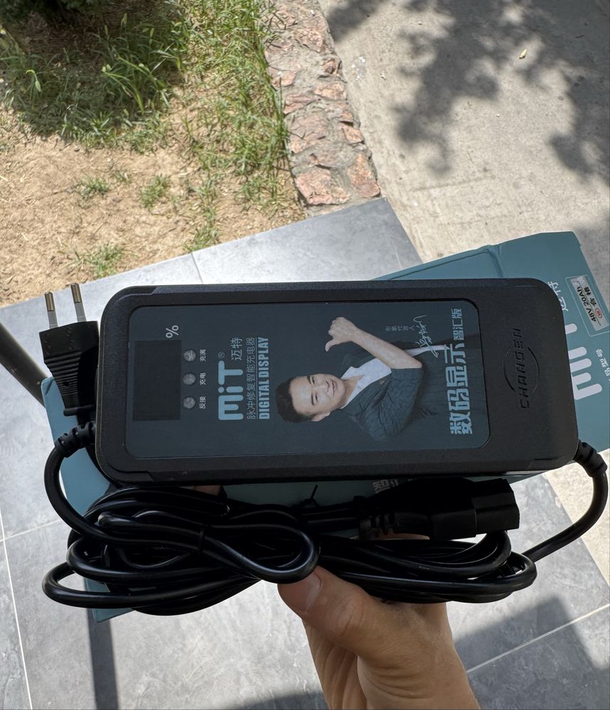 elektroskuter uchun zaryadka