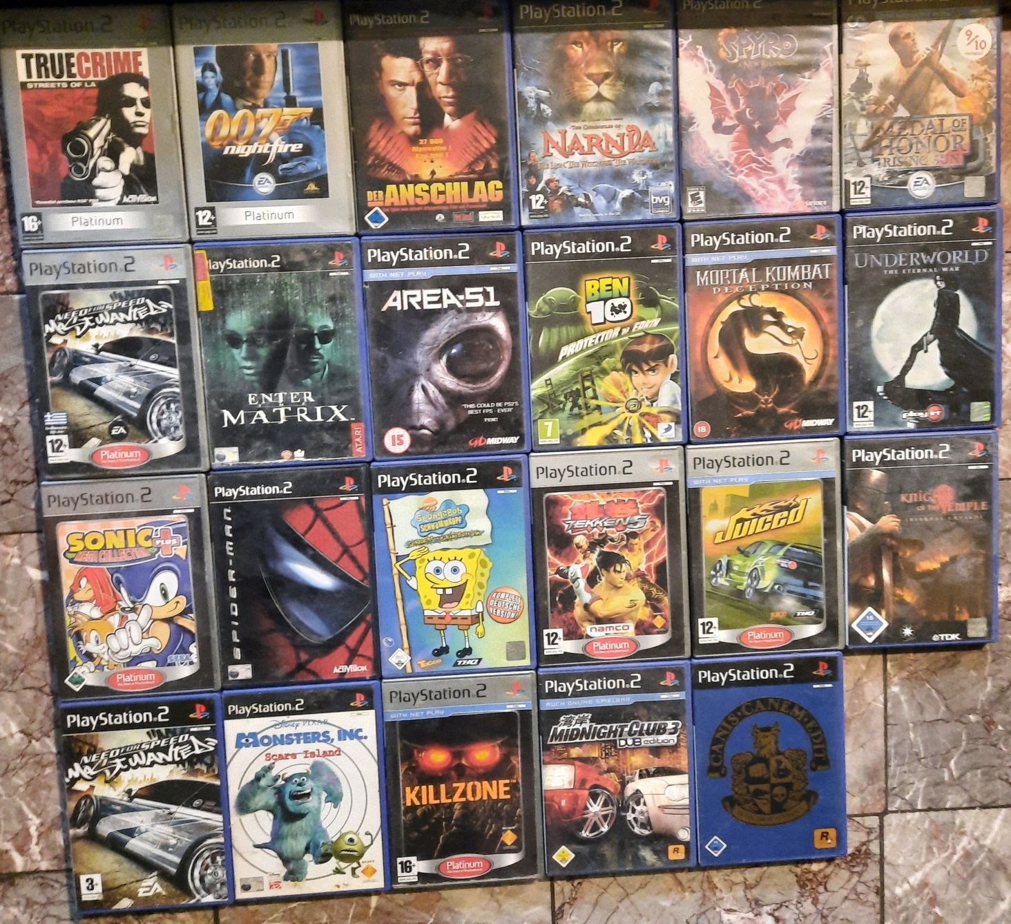 Play Station 2  джойстик 1 брой и дискове