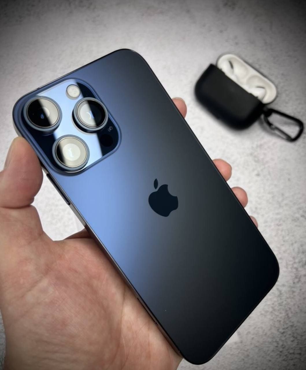 IPhone XR (внутри 15 про) синий 128гб