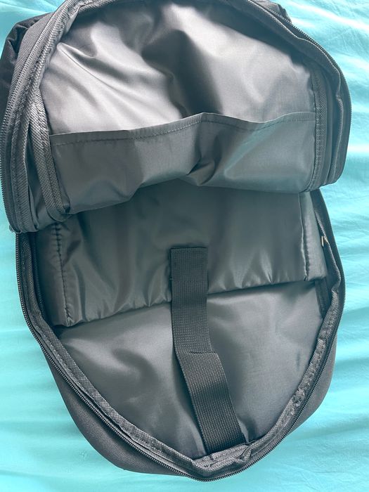 Я КАКВА КОМПАКТНА ThinkPad РАНИЦА за лаптоп се продава тук