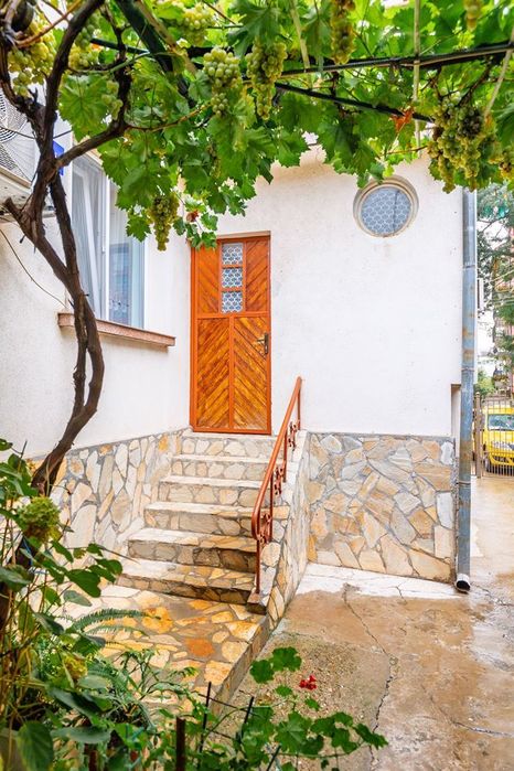 Къща в Плевен-9-ти квартал площ 194 цена 180000