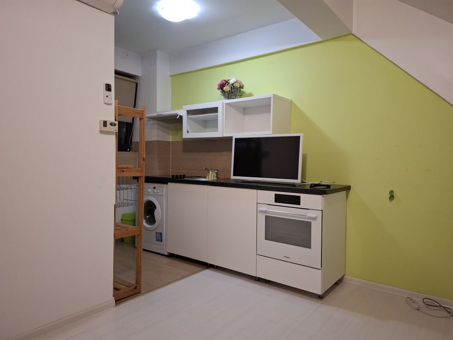 Bucatarie cu plita, cuptor si hota