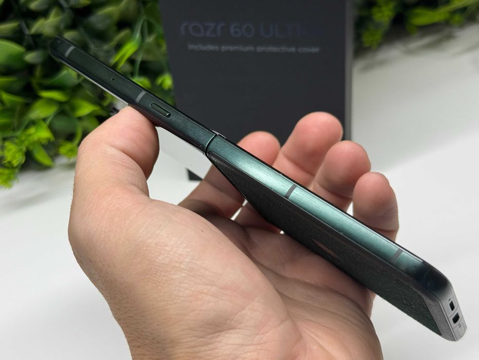 ! Като НоВо ! Motorola Razr 60 Ultra 512GB Гаранция
