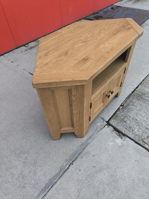 ТВ шкаф от масивен дъб