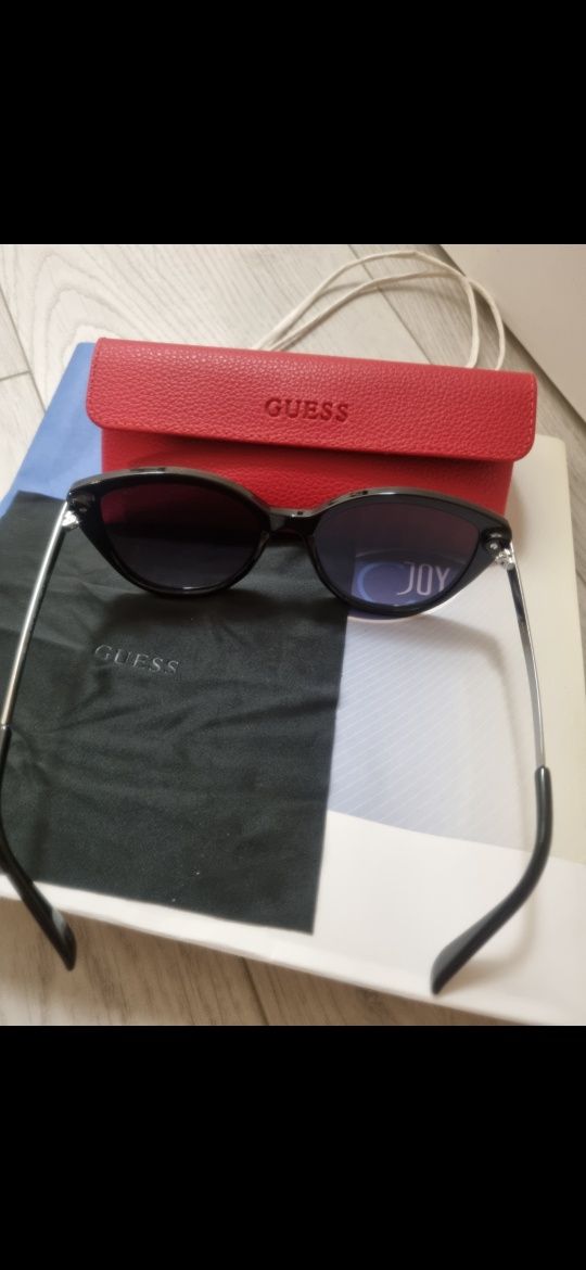 Продавам оригинални слънчеви очила на Guess