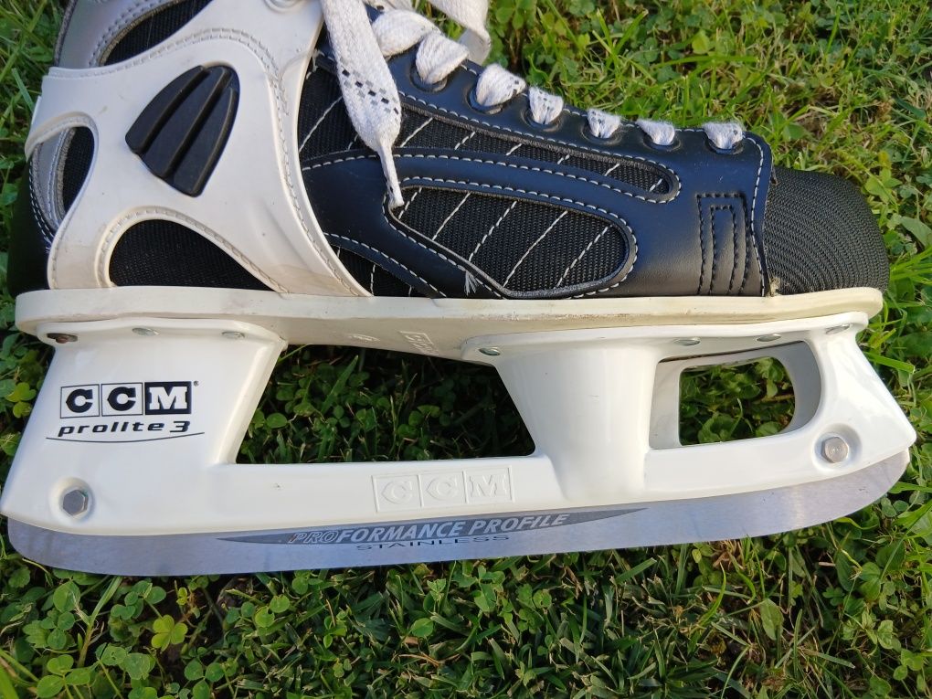 Легендарни кънки за хокей на лед CCM Tacks 652