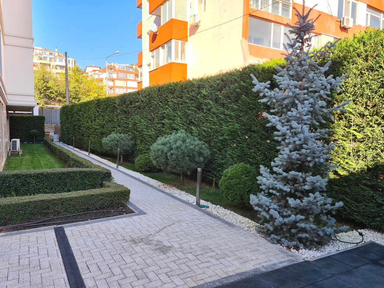 Дава се под наем Двустаен апартамент в Варна, Бриз - 84 кв.м за 600 € - Снимка #4