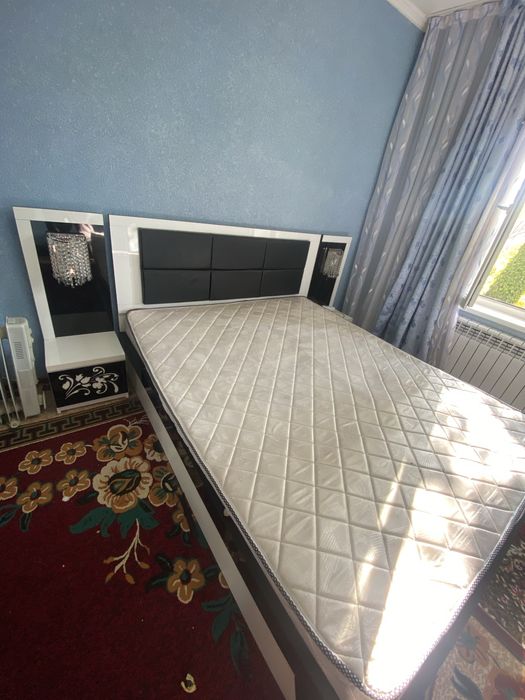 Продаётся двуспальная кровать с тумбочками и подсветкой