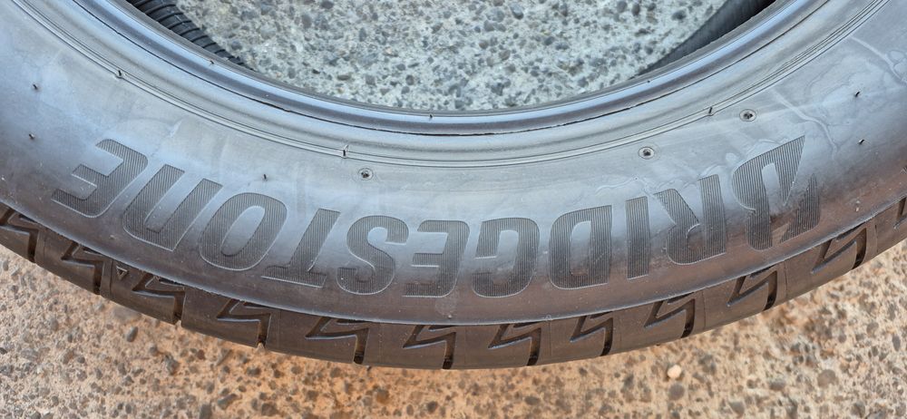 4 anvelope vara Bridgestone 215/55/18,dot 2020.Pretul este pe bucata