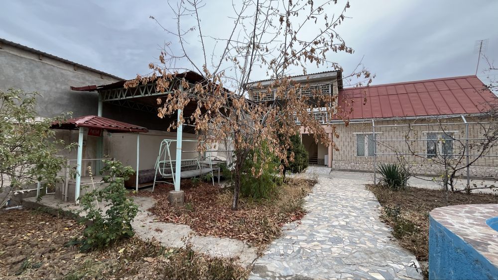 Дача находиться в дачном поселке в горах