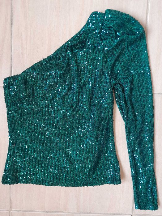 Ефектен топ с пайети в зелен цвят