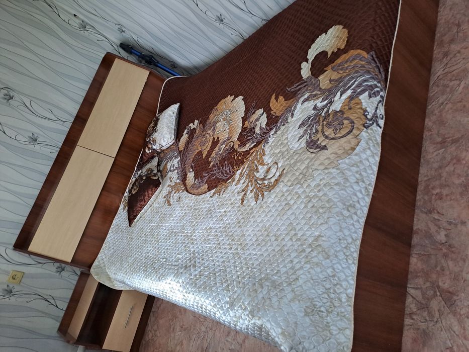 Продам спальный гарнитур
