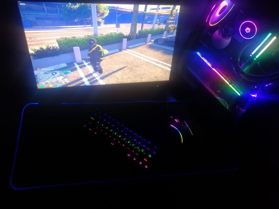 Vand pc gaming full sau schimb pe iphone