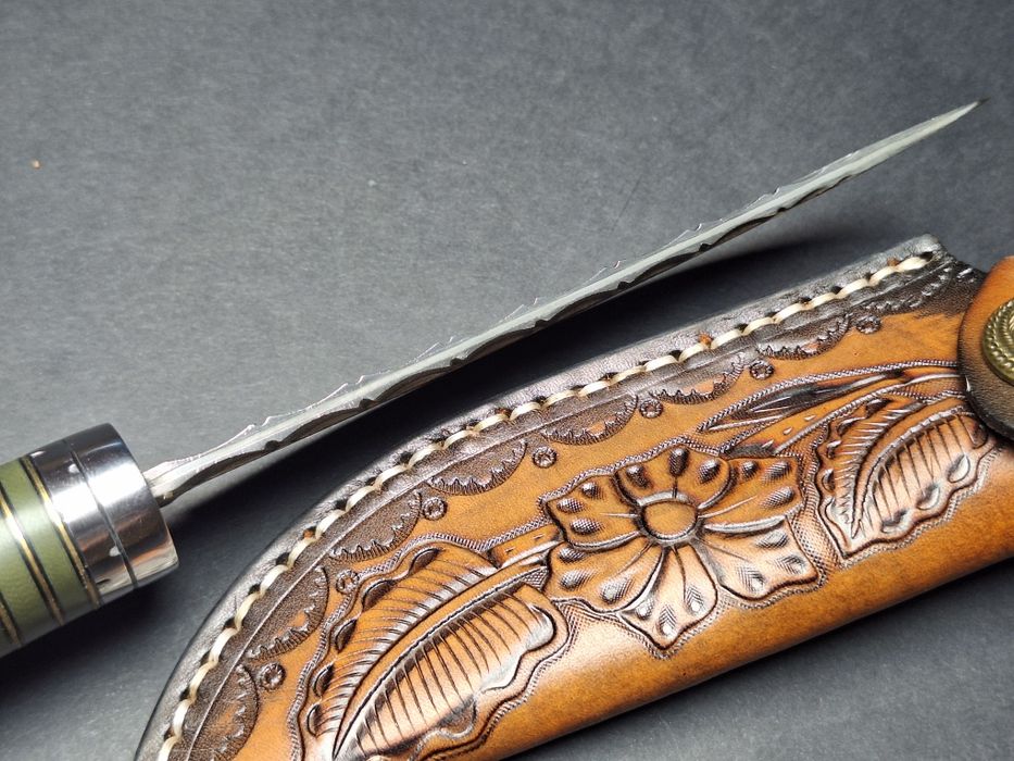 Японски нож Дамаска стомана VG10 с кожена кания