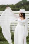 Rochie de mireasa din matase cu aripi fluture