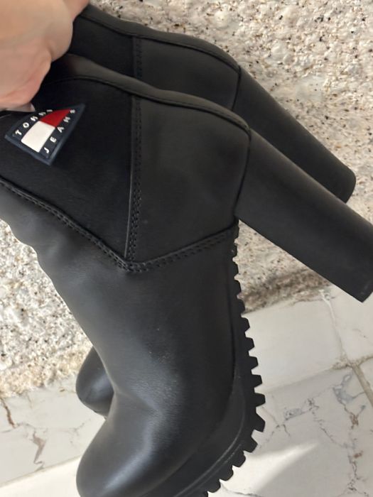 Tommy Hilfiger боти естествена кожа