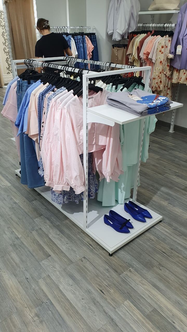 Стойка для одежды с полками