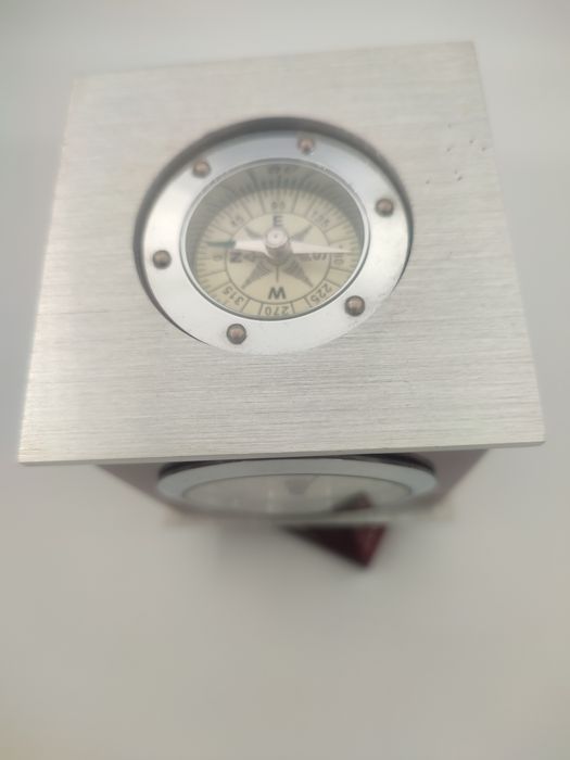 Метеорологична станция - часовник, термометър, хигрометър, компас