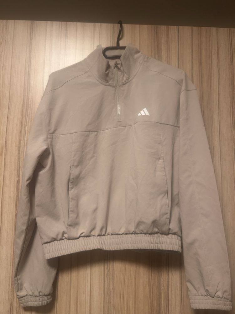 Adidas ESSENTIALS е дамско тренировъчно яке XS