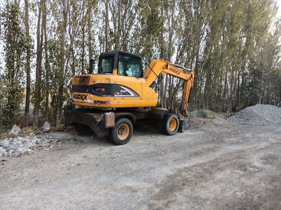 Зудлик билан Экскаватор сотилади холати идеал 15000$