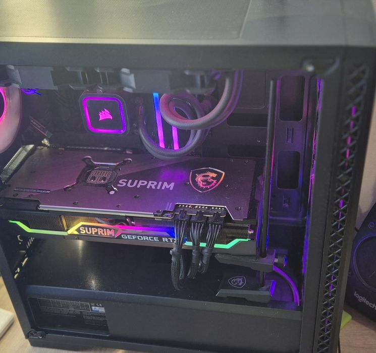 Продавам настолен компютър amd 5800, suprim 3090