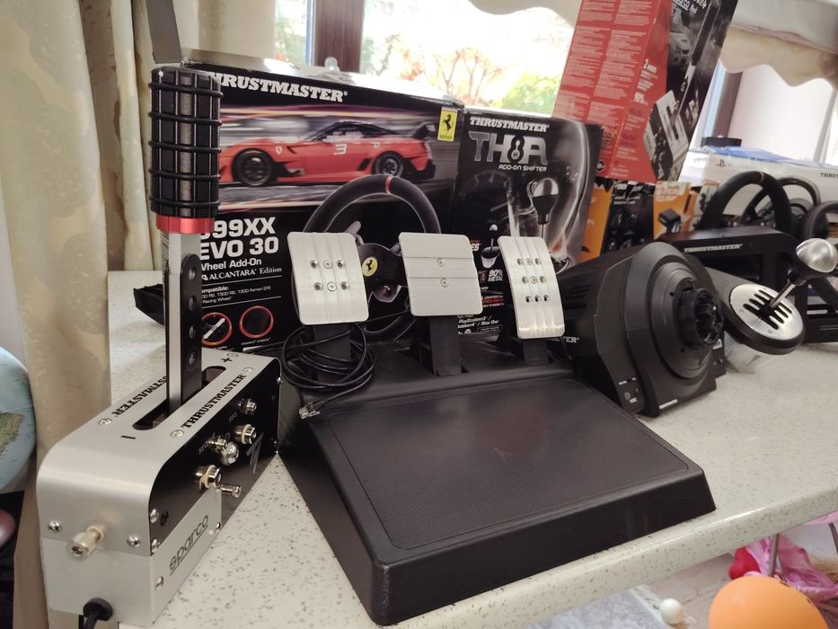 Set complet, volan de curse trustmaster ca nou