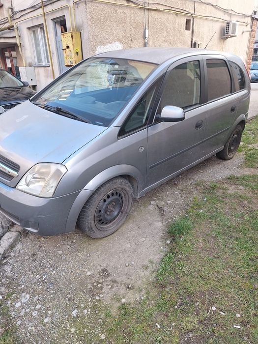 Vând Ford Focus și Opel Meriva