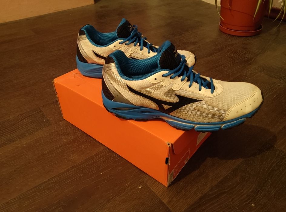 Маратонки Mizuno Wave Resolute 2