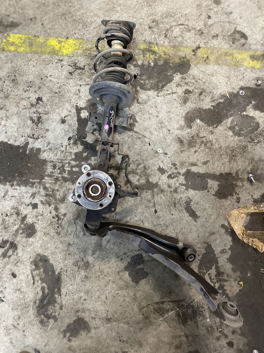 fuzeta cu amortizor stanga fata renault clio 4 1.2 benzina 2016