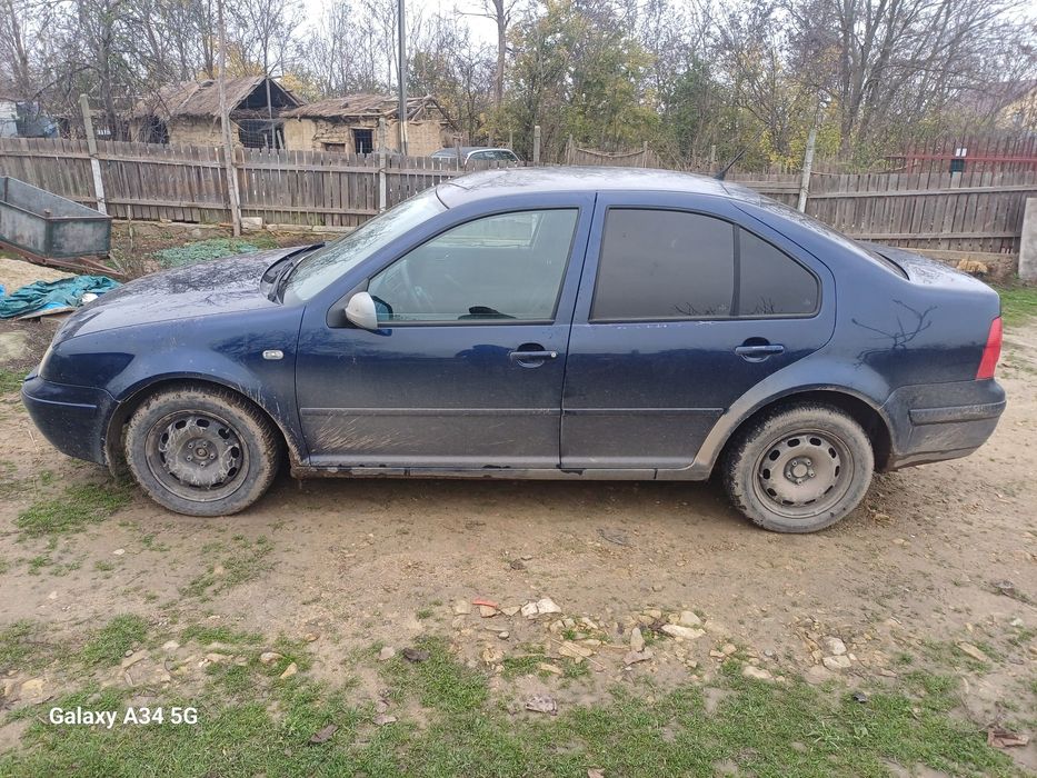 Vănd vw bora 1.6 8v benzina 5000 lei negociabil