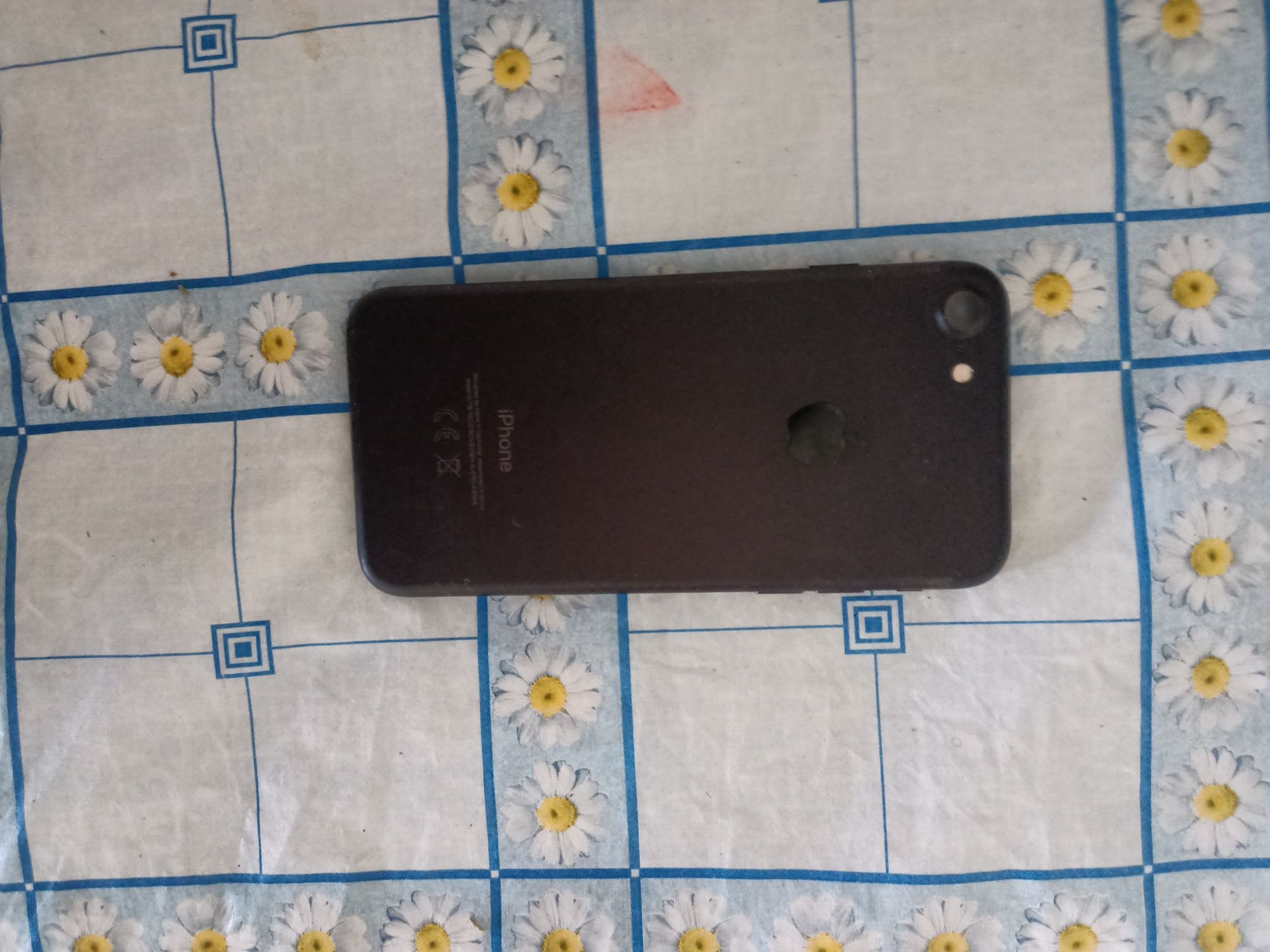 Продам срочно  IPhone 7