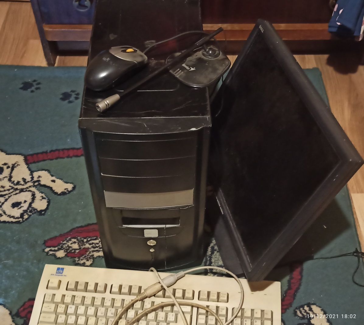 Компютър с монитор