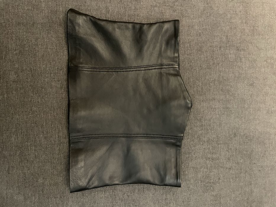 Кожен широк колан като корсет