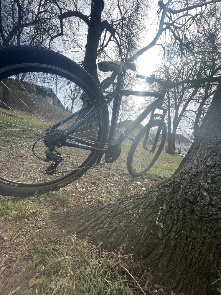 Vând bicicleta mtb hardtail