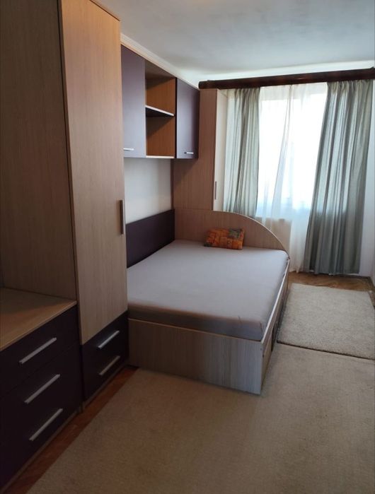 Vând apartament 3 camere,zona Obelisc,(Orly 39)