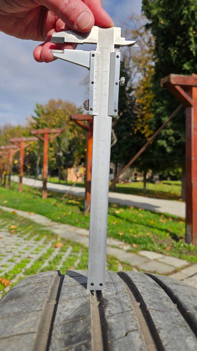 215/50/19 97H DOT3724 на 6 хил.км летни гуми hankook ion  от ел. кола