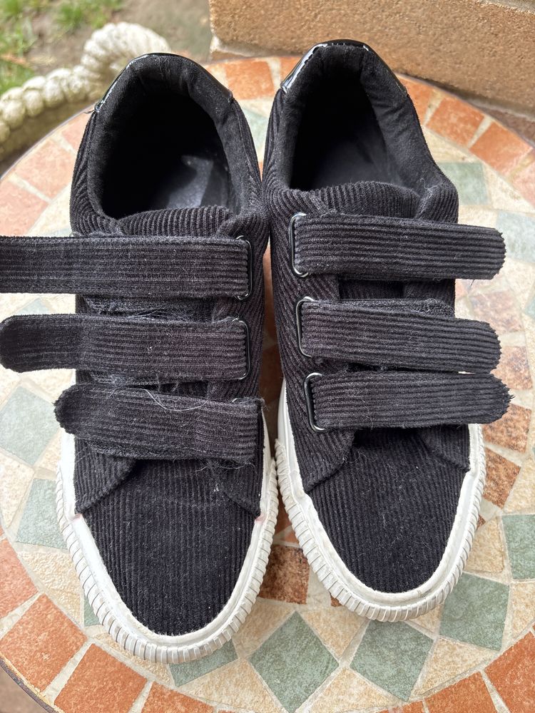 Vând tenesi H&M marimea 38