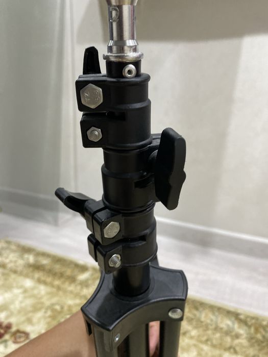 продаю штатив 8к б/у пользовался 3 дня