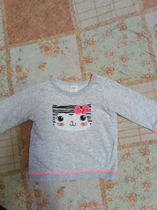 Свитерок на девочку на 4-6 месяцев