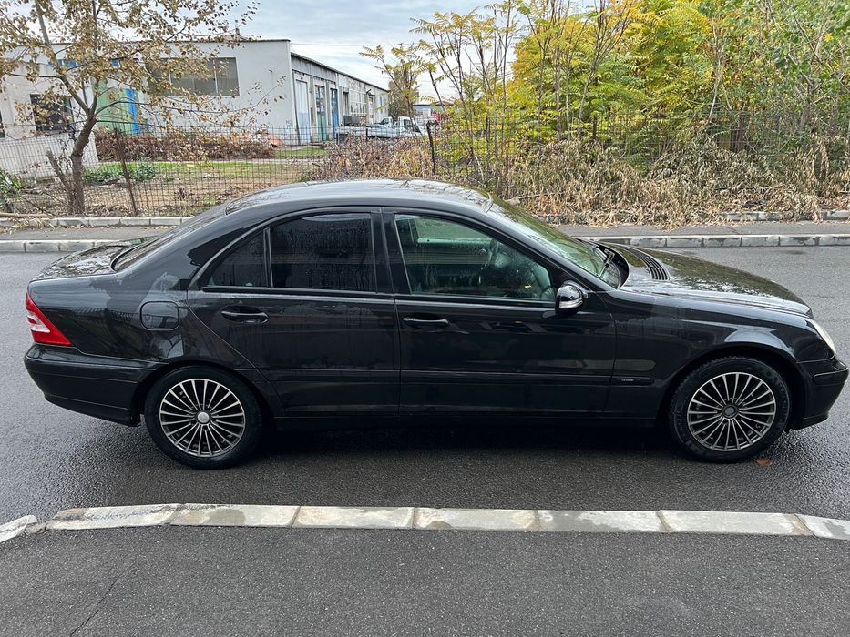 Mercedes C200CDI , 2005, stare impecabila, km reali, porneste la sfert