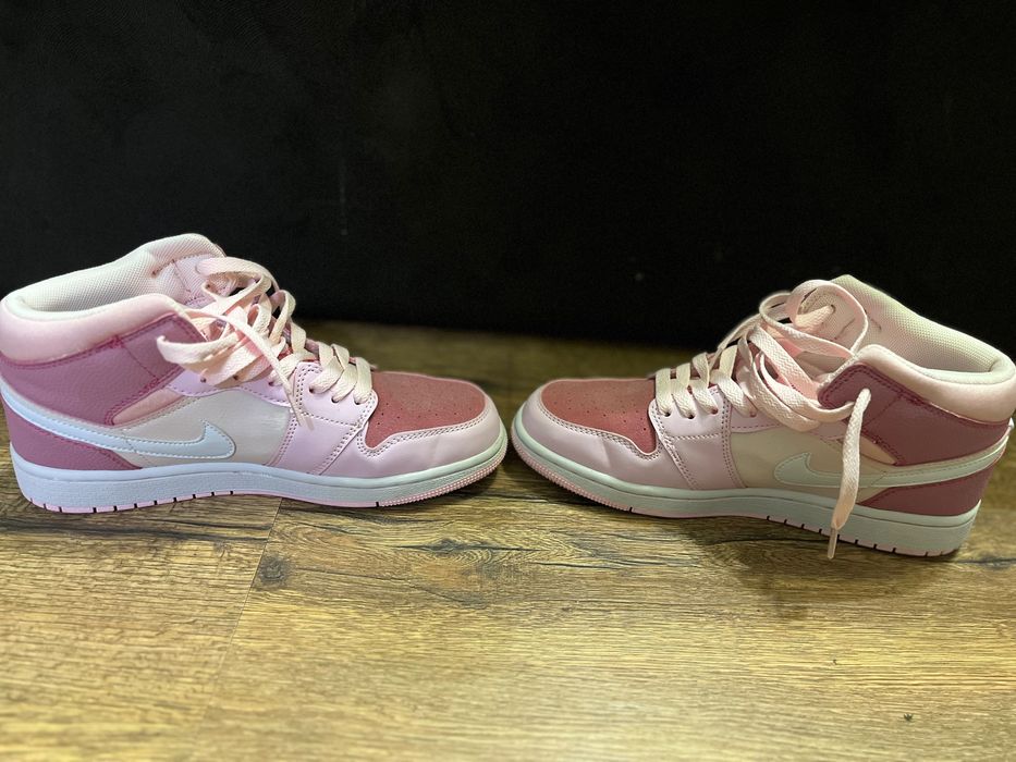 Pantofi sport damă Nike Air Jordan 1 Mid