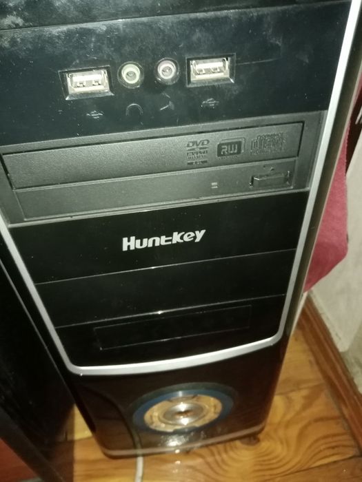 Компьютер чёрного цвета